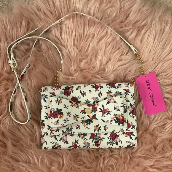 Betsey Johnson Handbags - BETSEY JOHNSON BOW CROSSBODY HANDBAG